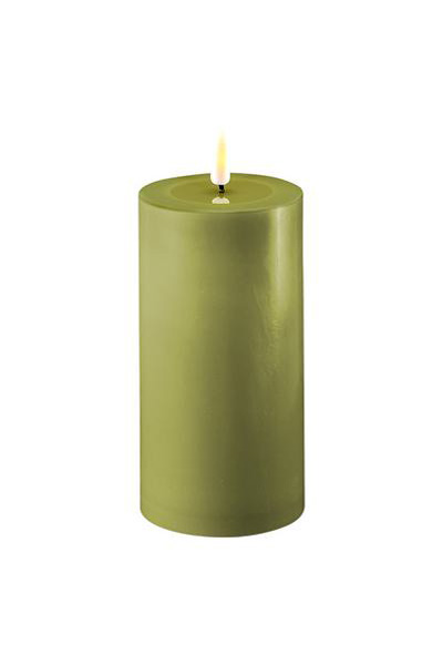 LED svíčka 7,5 x 15 cm | Olive Green | 3D Flame | Deluxe HomeArt